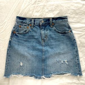 Levi’s denim mini skirt size 25